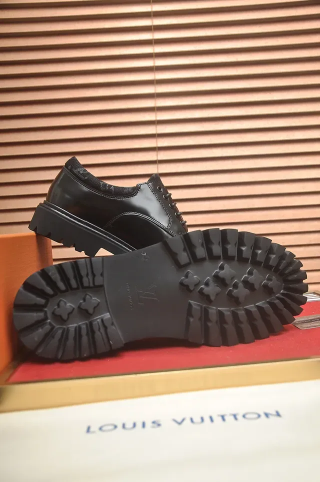 Louis Vuitton Zapatos Oxford de cuero pulido negro 3