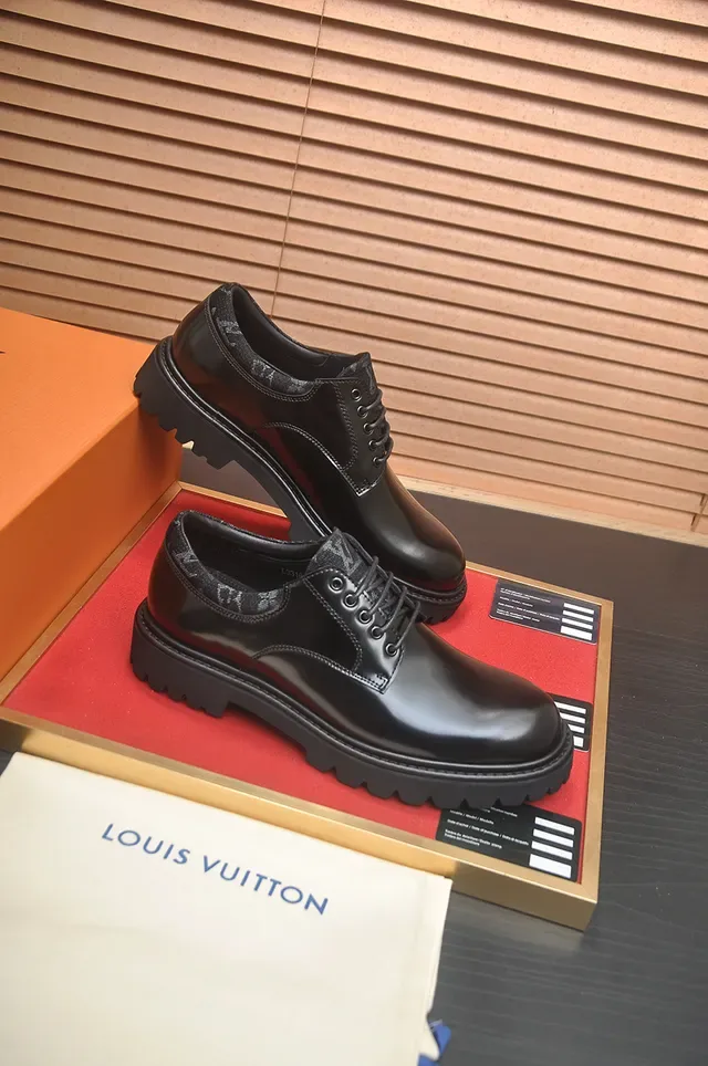 Louis Vuitton Zapatos Oxford de cuero pulido negro 4