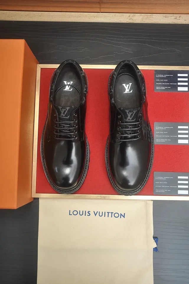 Louis Vuitton Zapatos Oxford de cuero pulido negro 5
