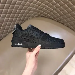 Louis Vuitton Zapatillas Lifestyle Negras Blancas con Upper Monogram-Embossed Suela Esculpida Chunky