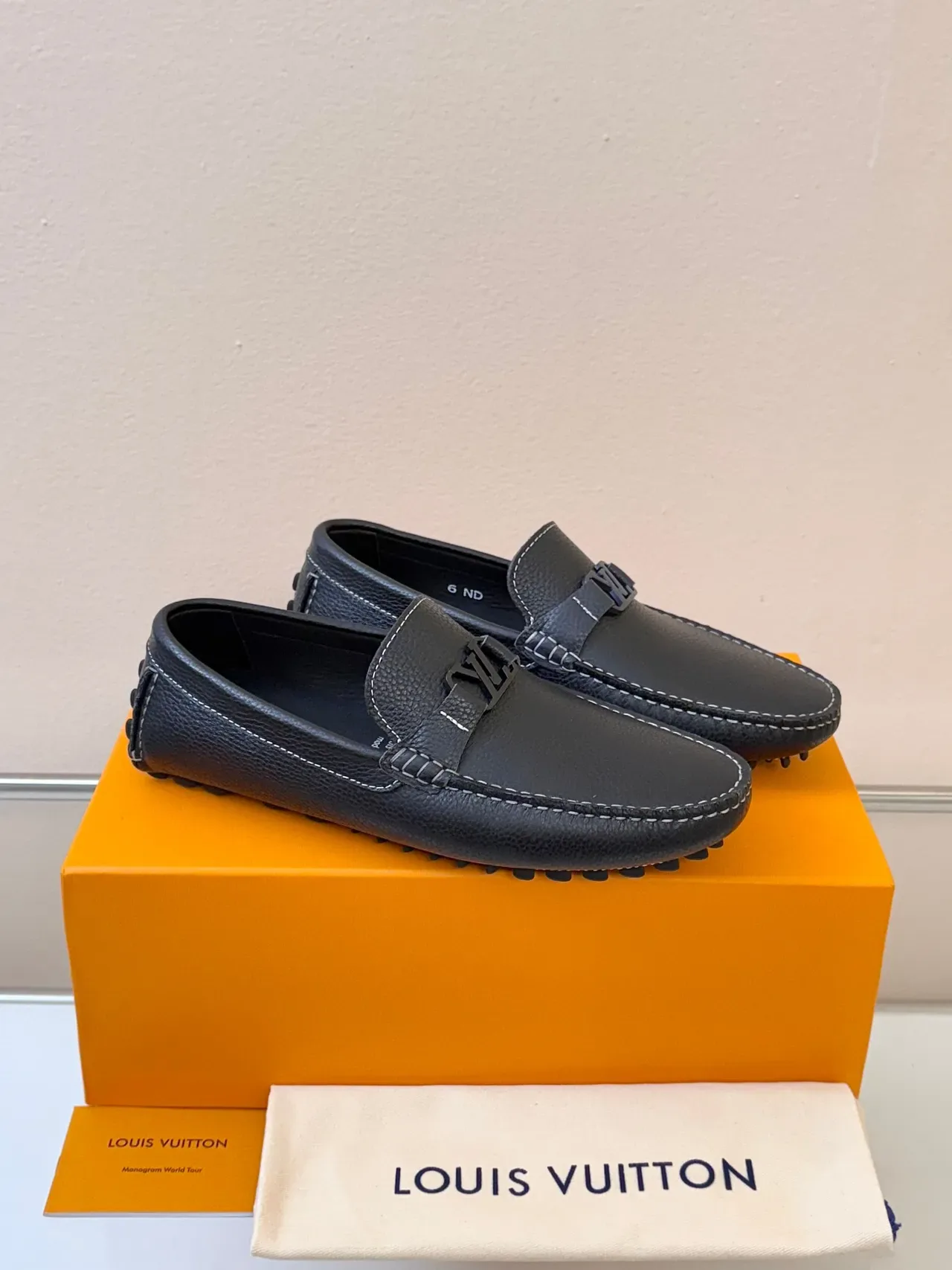 Louis Vuitton Black White Pebbled Leather LV Monogram Buckle Loafer 8