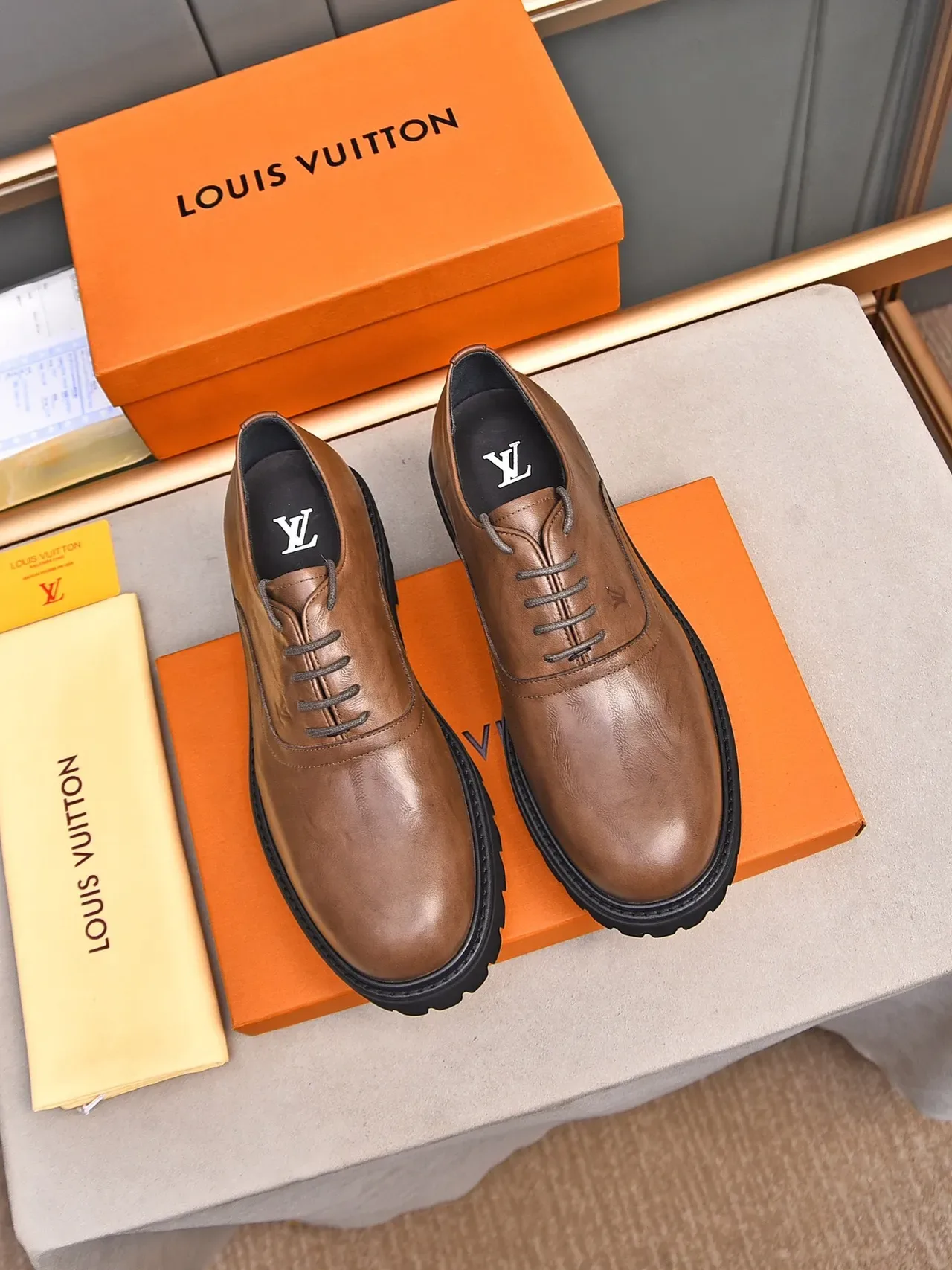 Louis Vuitton Chaussures Oxford Marron Noir Semelle Chunky Lug Embossed Monogram 3