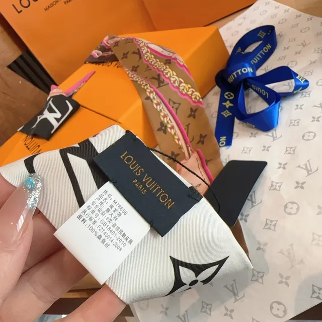Louis Vuitton foulard de soie marron rose étroit à motif monogramme 2
