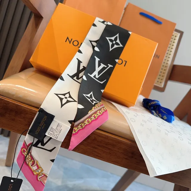 Louis Vuitton foulard de soie marron rose étroit à motif monogramme 3