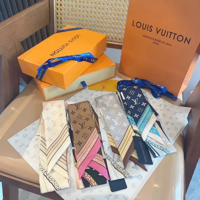 Louis Vuitton foulard de soie marron rose étroit à motif monogramme 9