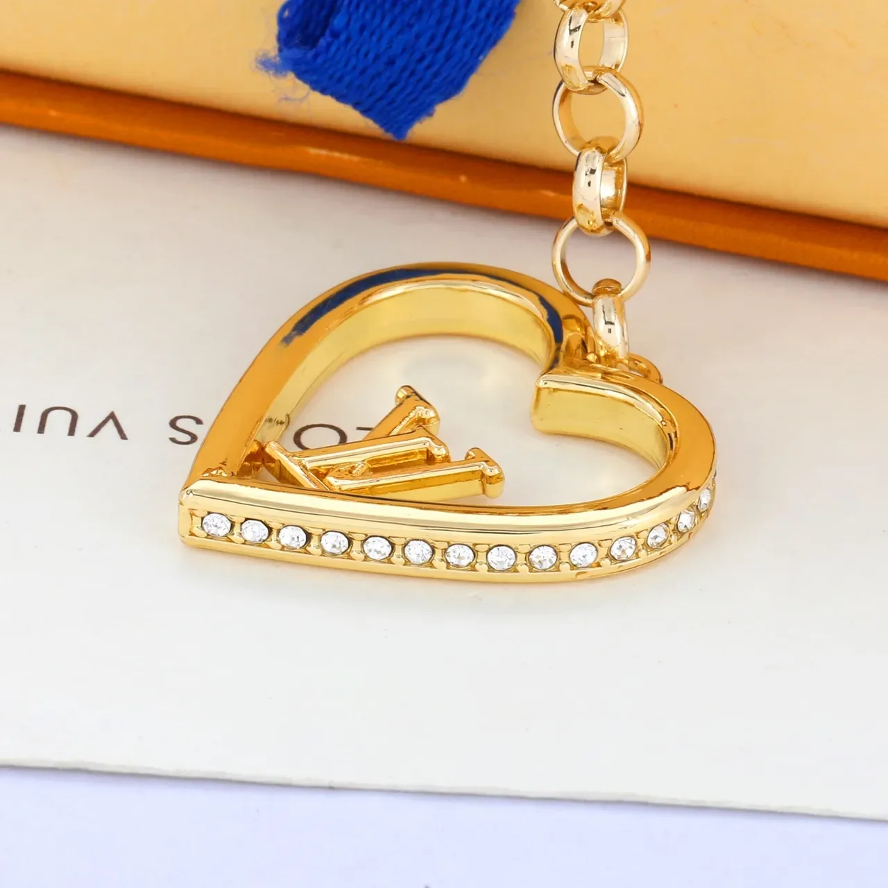 سوار قلادة Louis Vuitton CoEUR من المعدن الذهبي الأزرق على شكل قلب 8
