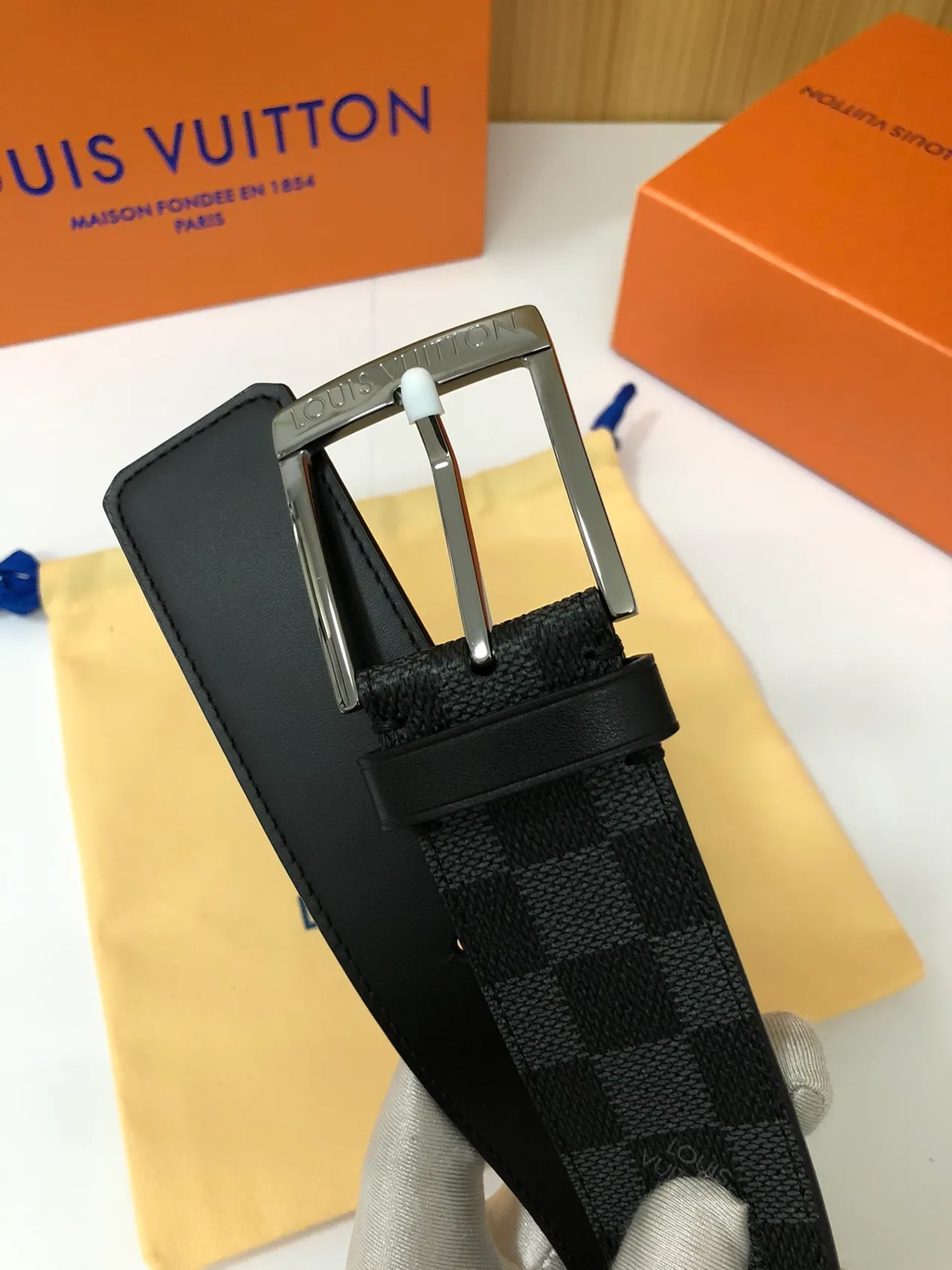 Louis Vuitton Damier ग्रेफाइट काला भूरा Monogram Canvas Polished Silver-Tone Buckle Leather Belt 3