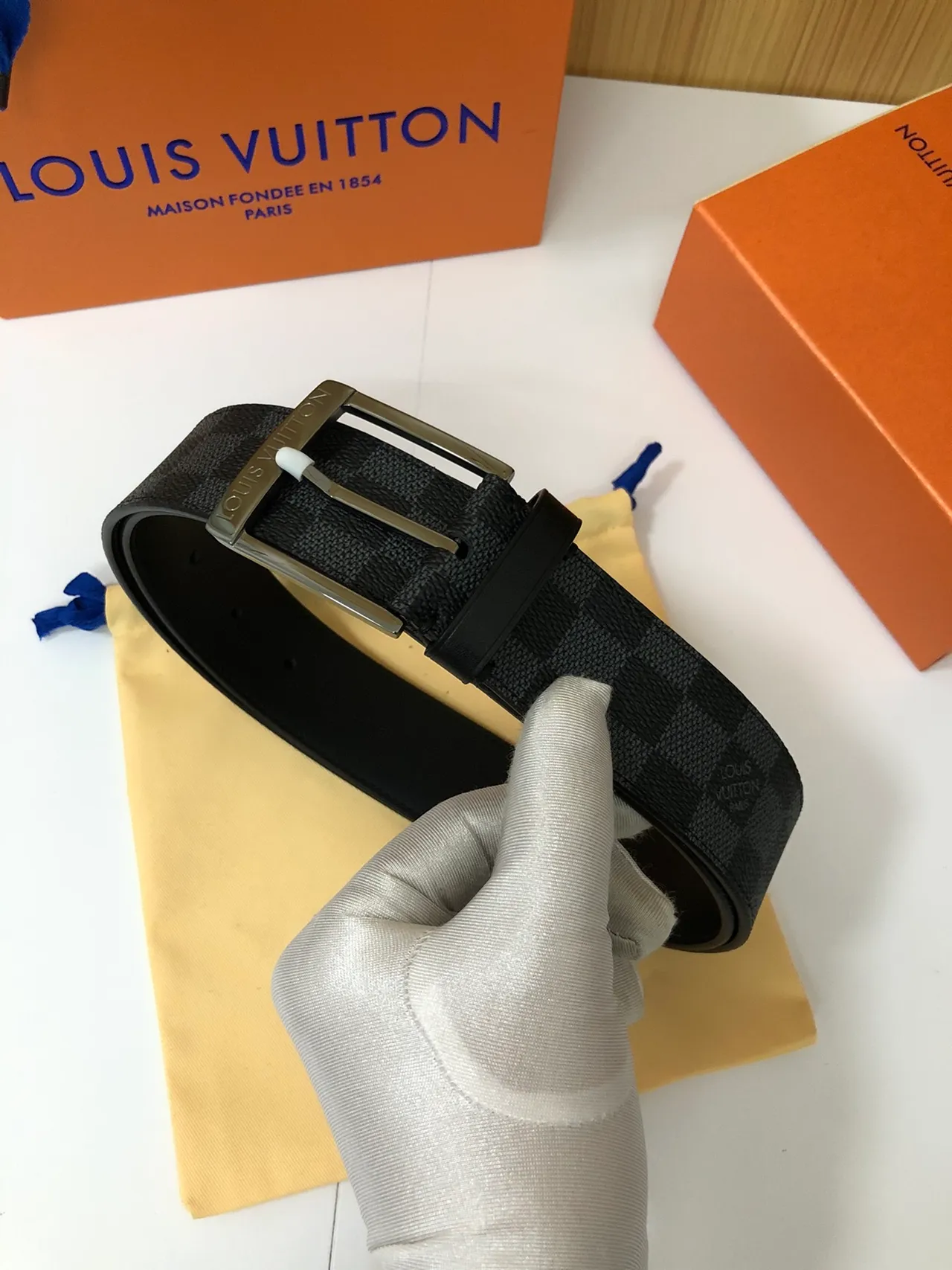 Louis Vuitton Damier ग्रेफाइट काला भूरा Monogram Canvas Polished Silver-Tone Buckle Leather Belt 4