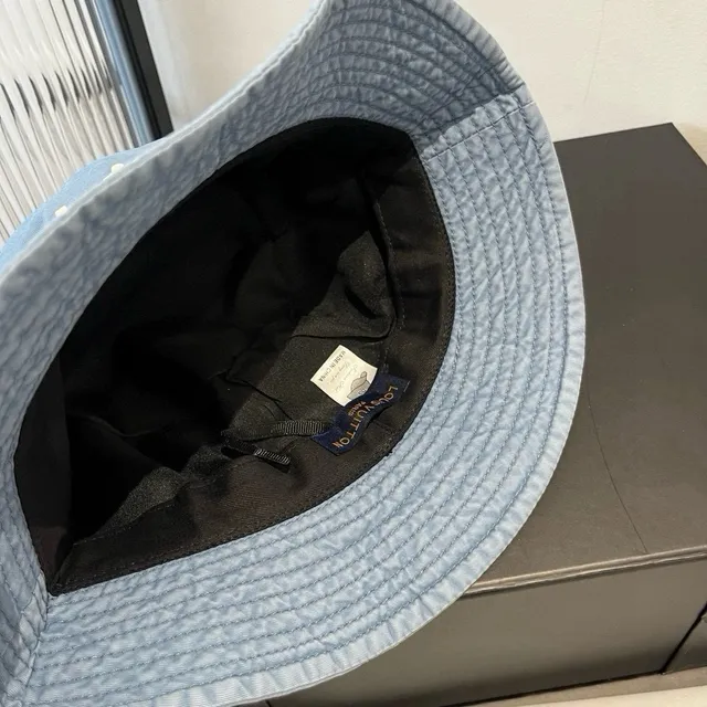 Louis Vuitton logotype brodé denim lavage clair chapeau de seau 3