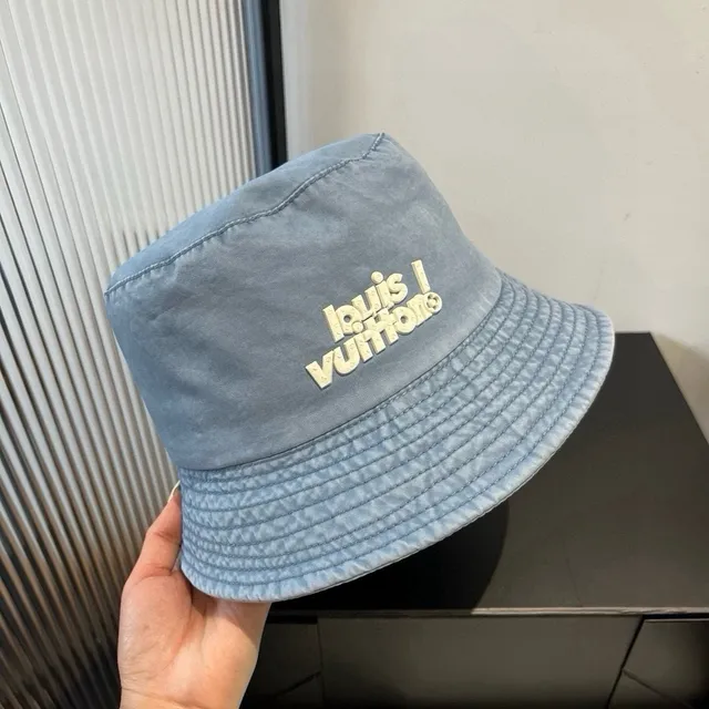 Louis Vuitton logotype brodé denim lavage clair chapeau de seau 4