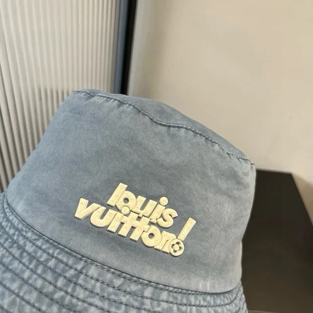 Louis Vuitton logotype brodé denim lavage clair chapeau de seau 6