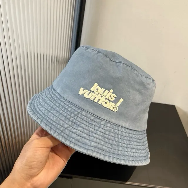 Louis Vuitton logotype brodé denim lavage clair chapeau de seau 7