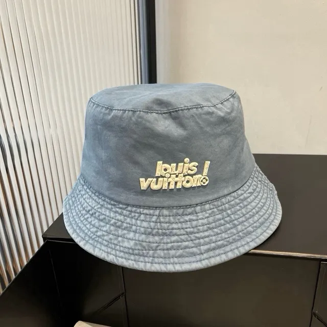 Louis Vuitton logotype brodé denim lavage clair chapeau de seau 8