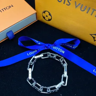 Louis Vuitton Brazalete con Cadena Floral Monograma Grabado