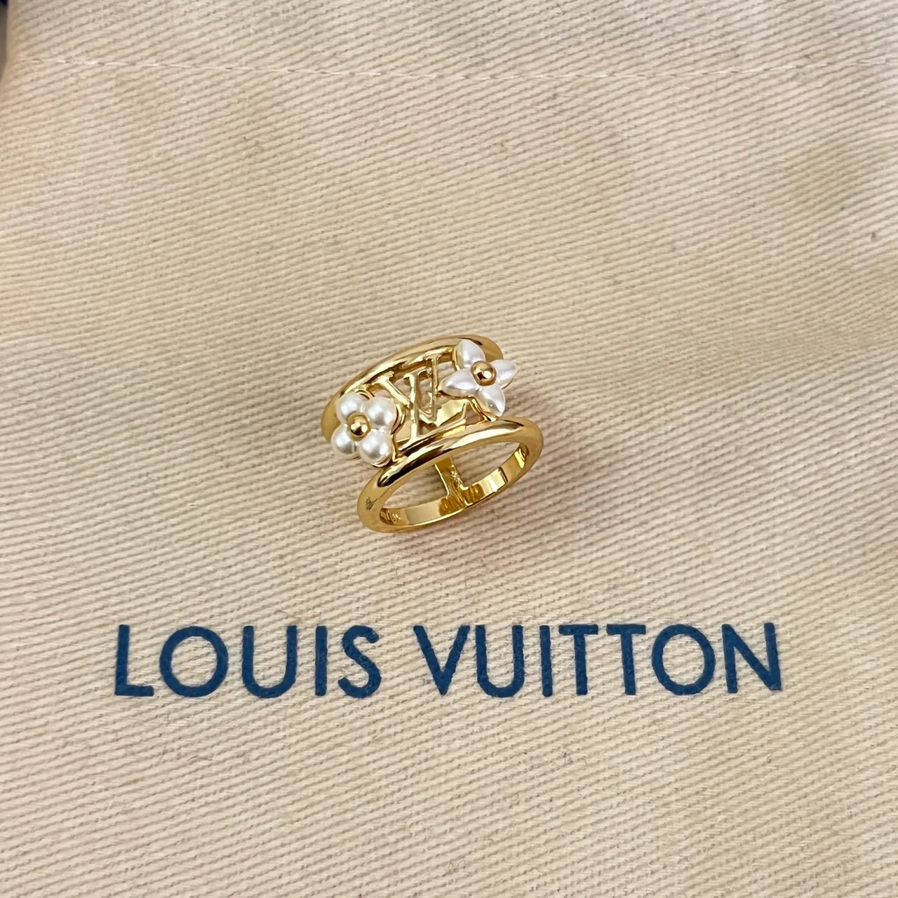 Louis Vuitton Floral Monogram Gold Tone Pearl Ring 4