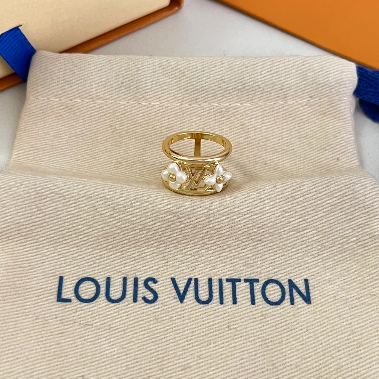 Louis Vuitton Floral Monogram Gold Tone Pearl Ring 5