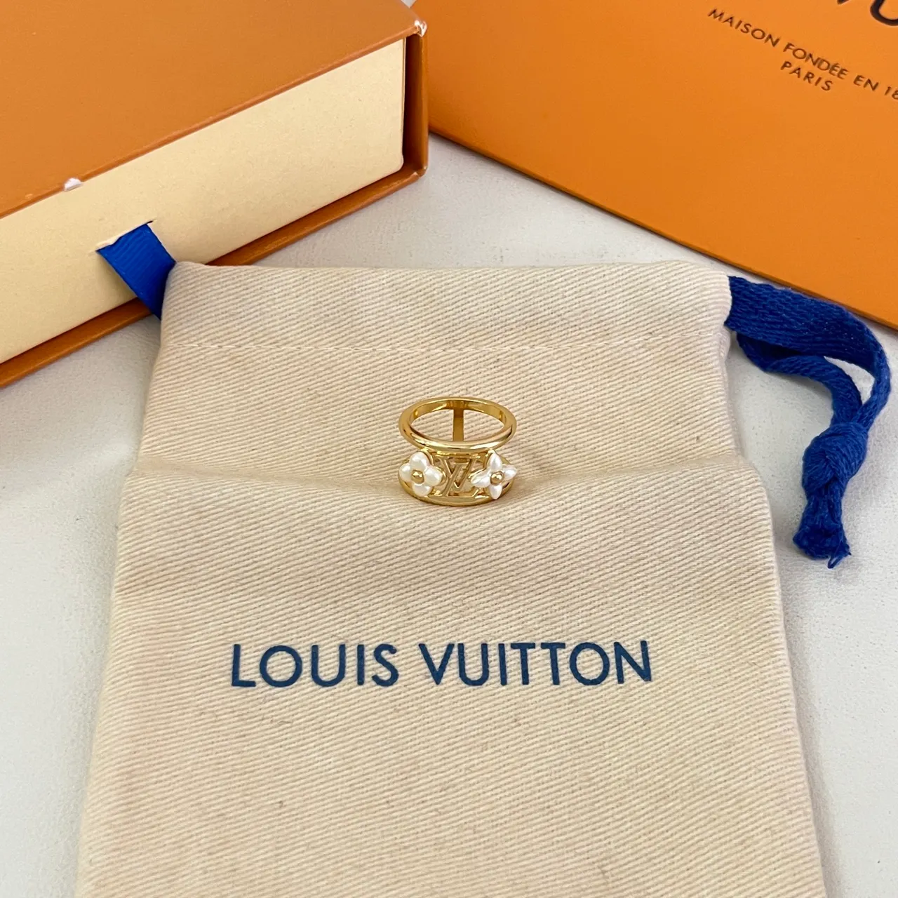 Louis Vuitton Floral Monogram Gold Tone Pearl Ring 6