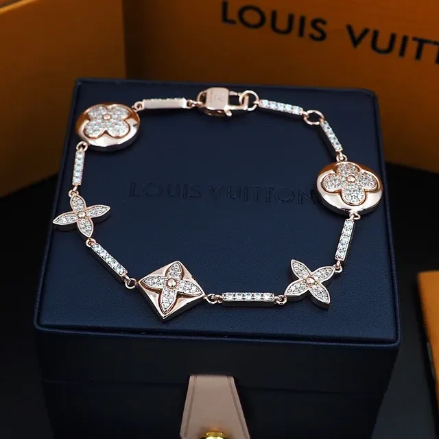 Louis Vuitton Floral Quatrefoil Pavé Crystal Rose Gold Bracelet 6