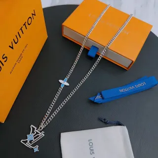 Louis Vuitton collier pendentif fleur monogramme émaillé
