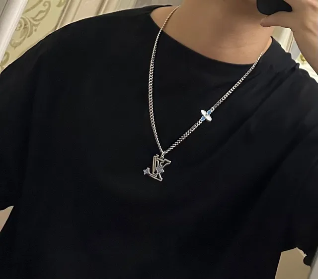 Louis Vuitton Flower Monogram Enamel Pendant Necklace 4