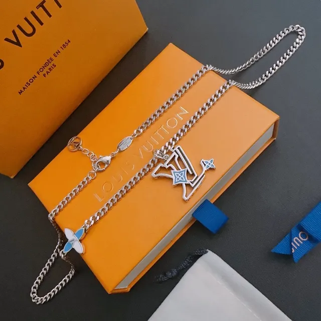 Louis Vuitton Flower Monogram Enamel Pendant Necklace 8