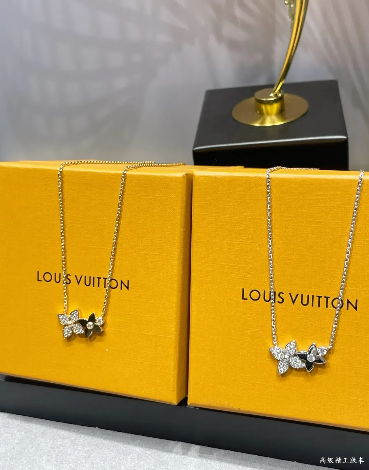Louis Vuitton Flower Motif Floral Pendant Necklace 7