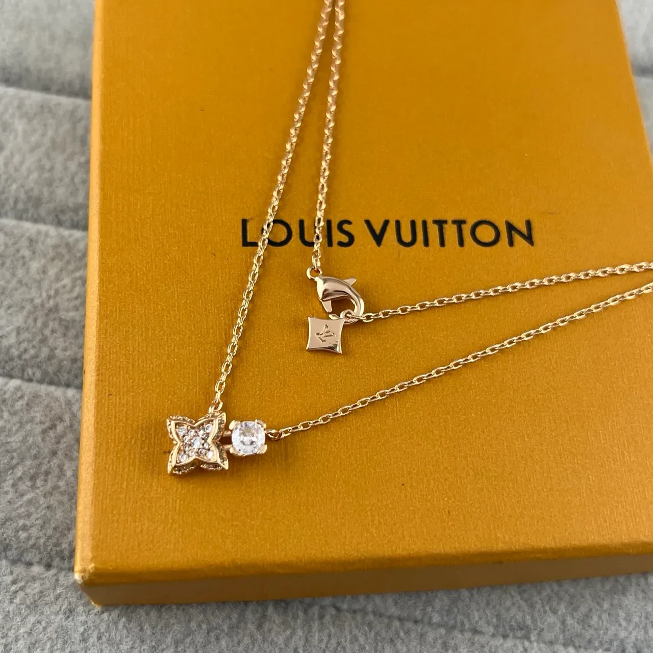 Louis Vuitton Flower Motif Gold Silver Dual-Pendant Pavé-Set Necklace 3
