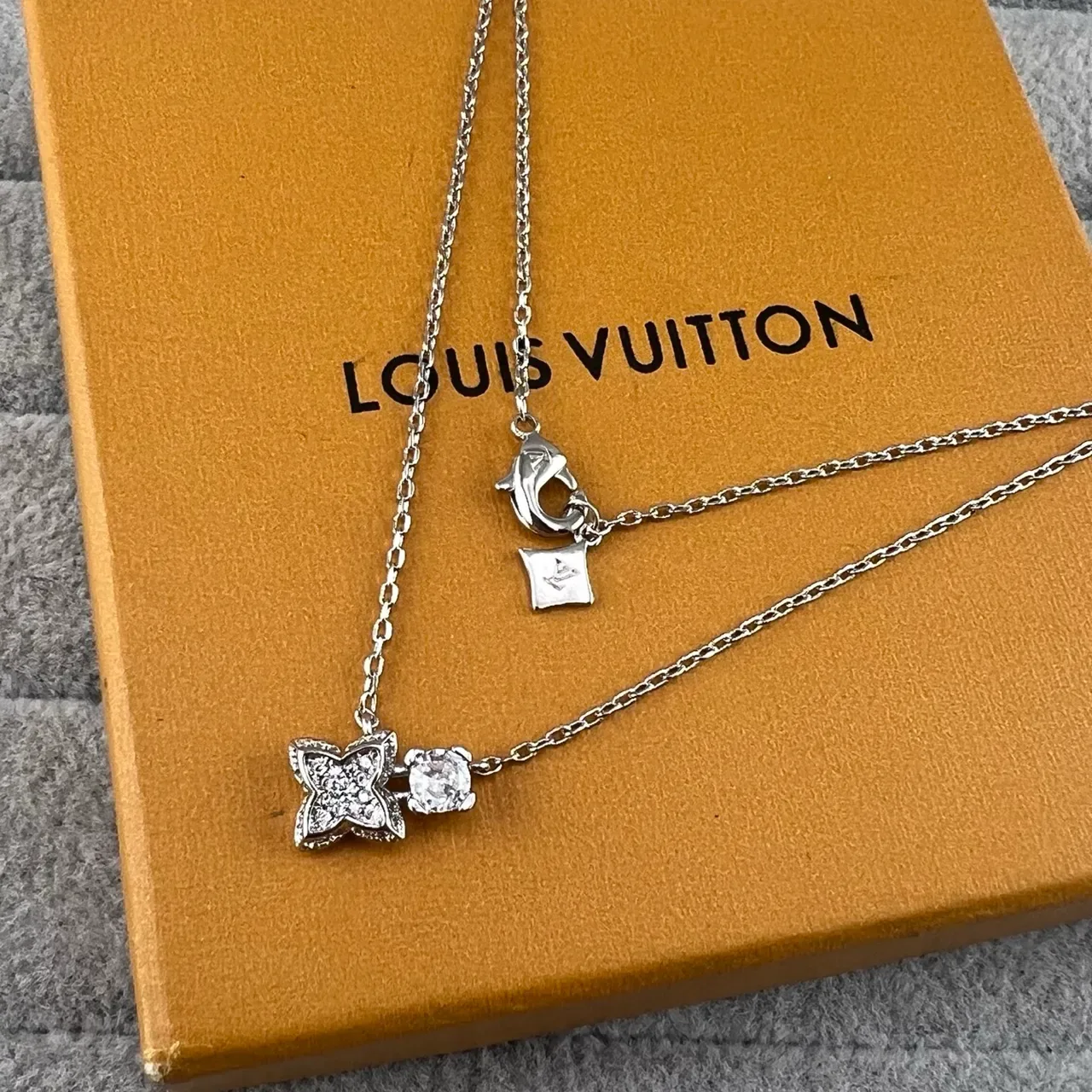 Louis Vuitton Flower Motif Gold Silver Dual-Pendant Pavé-Set Necklace 4