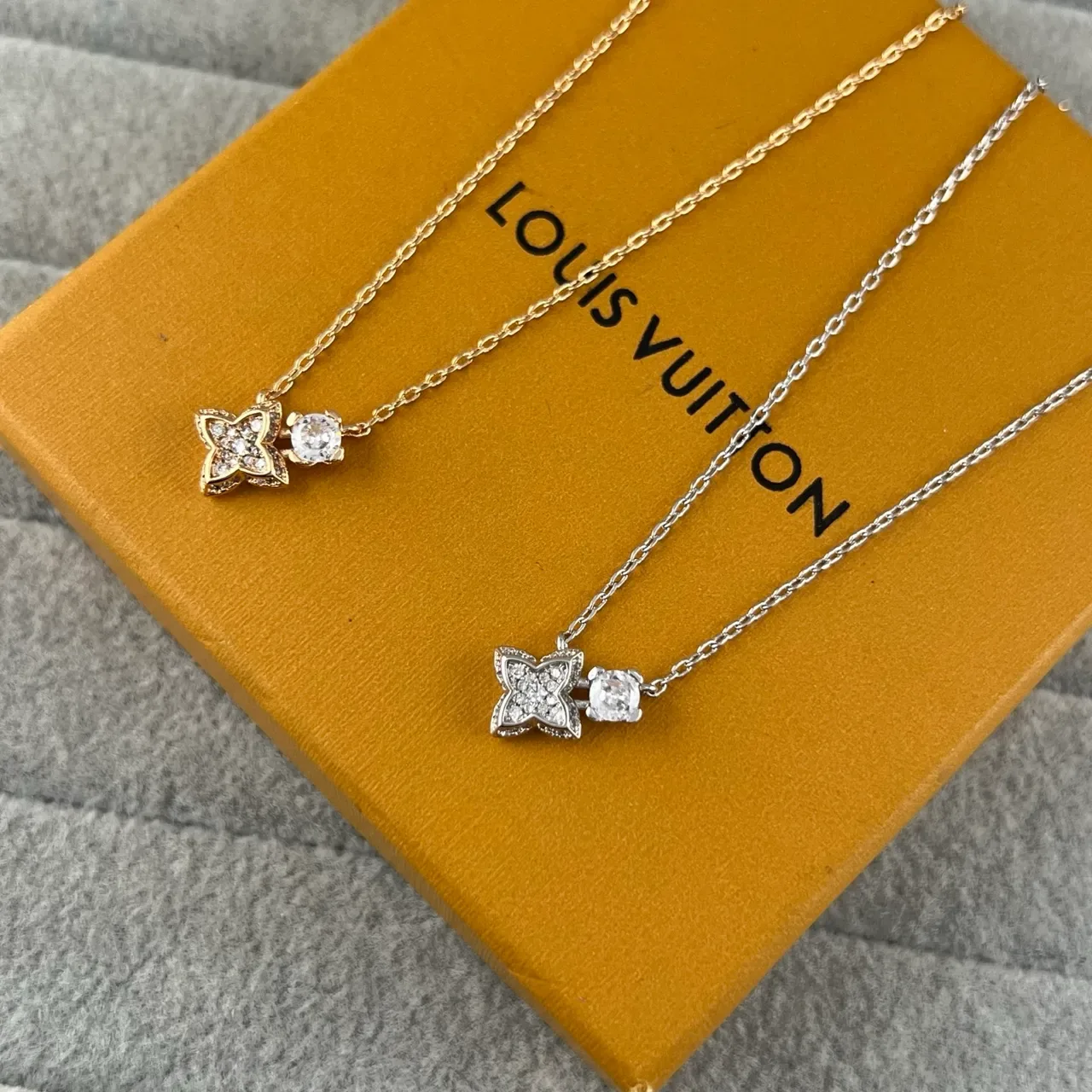 Louis Vuitton Flower Motif Gold Silver Dual-Pendant Pavé-Set Necklace 5