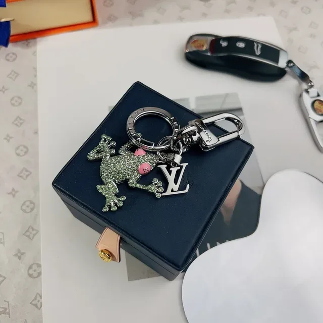 Louis Vuitton Frog Key Holder Silver Green Crystal-Embellished Charm Metal Hardware Jewelry 3