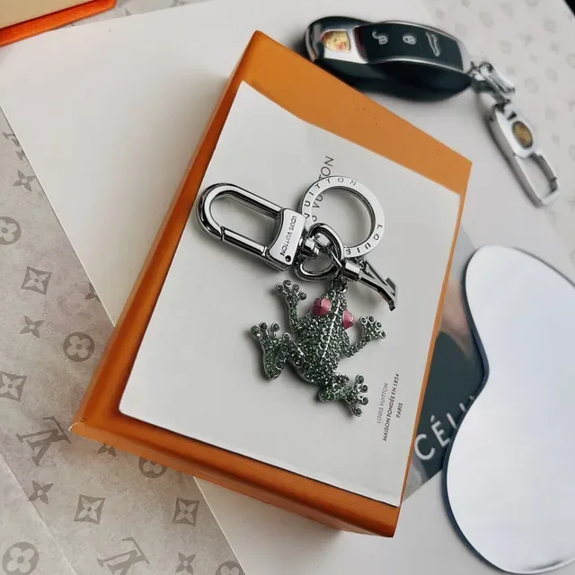 Louis Vuitton Frog Key Holder Silver Green Crystal-Embellished Charm Metal Hardware Jewelry 4