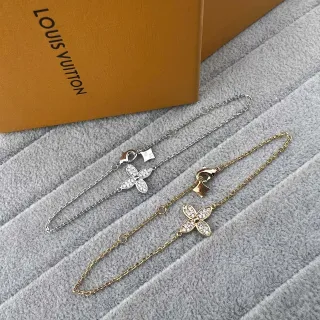 Louis Vuitton Pulsera de Cristales Pavé-Set con Colgante Floral Quatrefoil de Oro y Plata