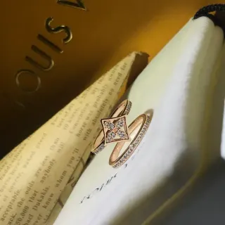 Louis Vuitton Gold Silver Rose Pavé Diamond Ring