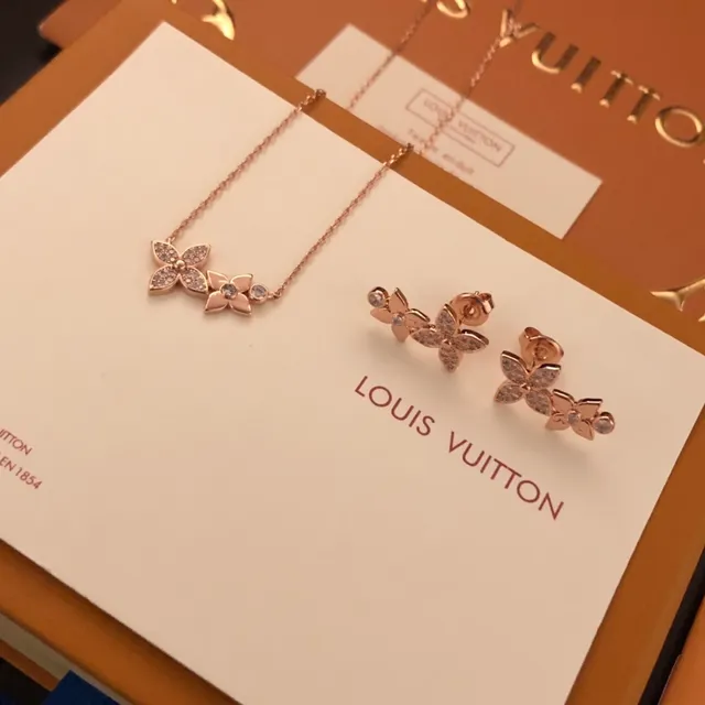 Louis Vuitton Gold Transparent Rose Pavé-Set Crystals Necklace 5
