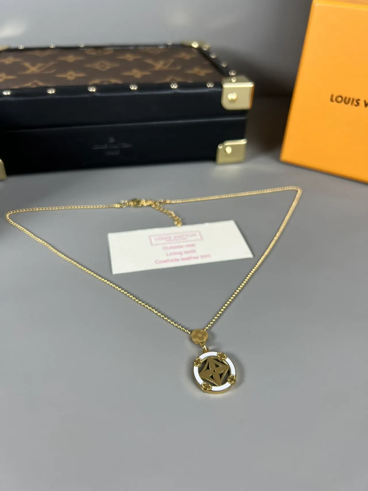 Collier Louis Vuitton Chaîne à billes dorée blanche circulaire émaillée 6
