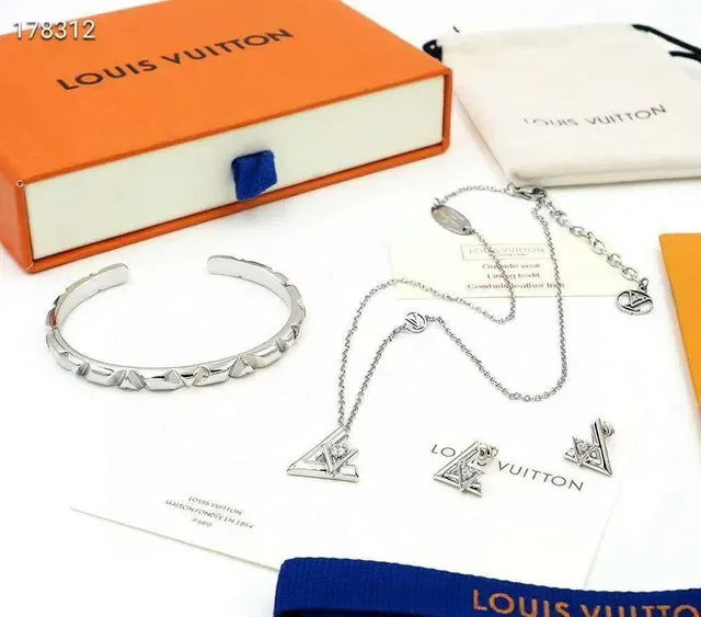 Louis Vuitton Gold White Chain Geometric Monogram Pendant Necklace 8