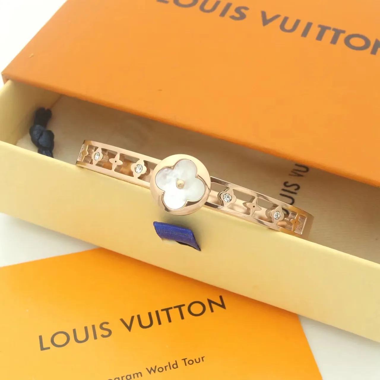 Louis Vuitton Pulseira rígida de ouro branco com motivo floral 2