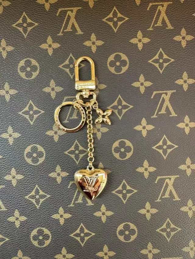 Louis Vuitton Heart Keyholder Gold Silver Pendant LV Monogram Engraving Bracelet 4