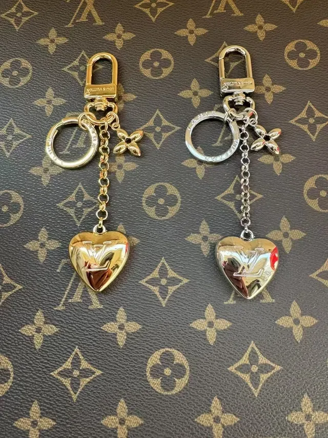 Louis Vuitton Heart Keyholder Gold Silver Pendant LV Monogram Engraving Bracelet 5