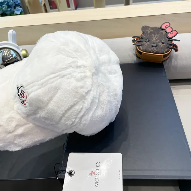 Louis Vuitton Hello Kitty Monogram Mini Bucket Bag 7
