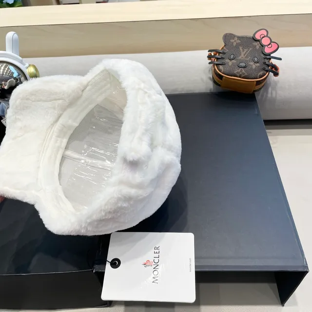Louis Vuitton Hello Kitty Monogram Mini Bucket Bag 8