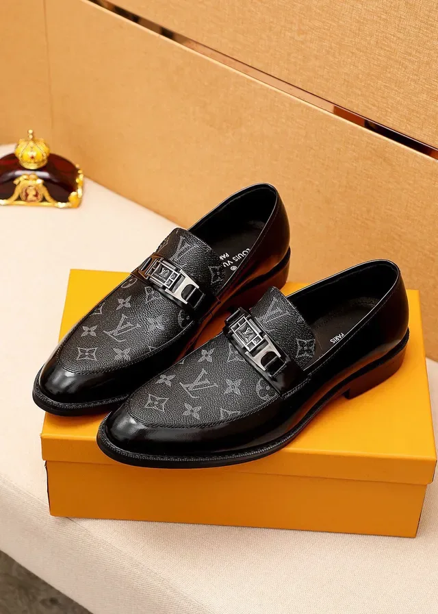 Louis Vuitton Mocasim Preto Prateado Monograma Couro Ponta Polida 2