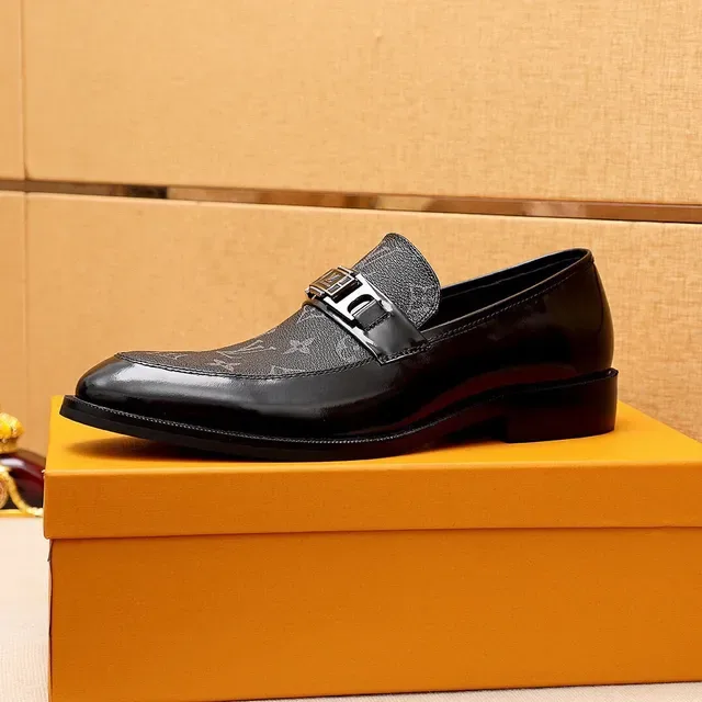Louis Vuitton Mocasim Preto Prateado Monograma Couro Ponta Polida 5