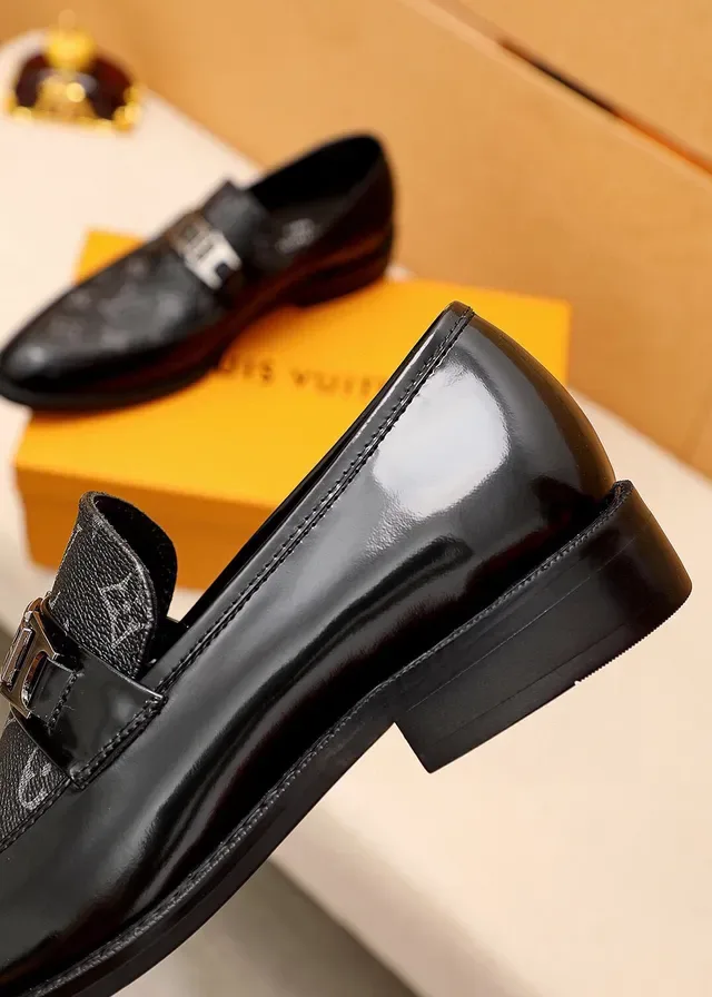 Louis Vuitton Mocasim Preto Prateado Monograma Couro Ponta Polida 6