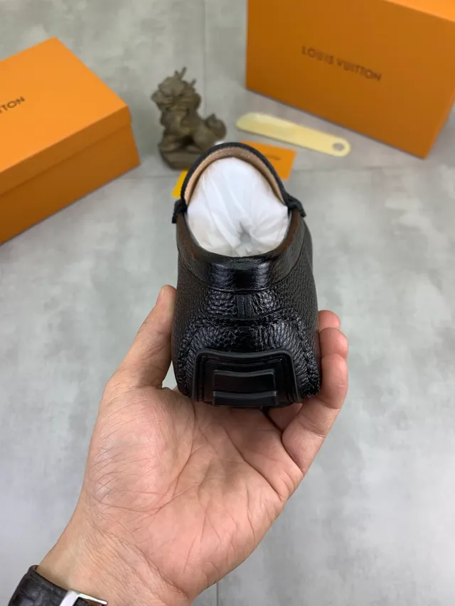 Louis Vuitton موسين أسود فضي جلد مموج معدن LV Monogram Buckle موسين 3