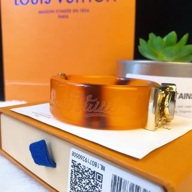 Louis Vuitton Lockit Amber Tortoiseshell Resin Gold-Tone Bracelet 4