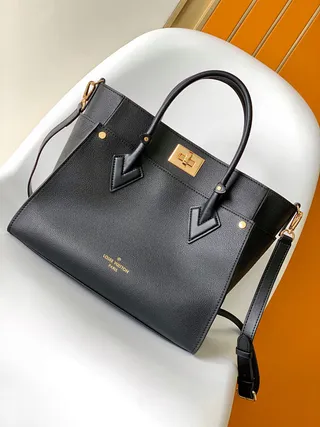 Louis Vuitton Locky Tote Sac en Cuir Noir Grainé avec Ferrures Dorées Sac Tote 2