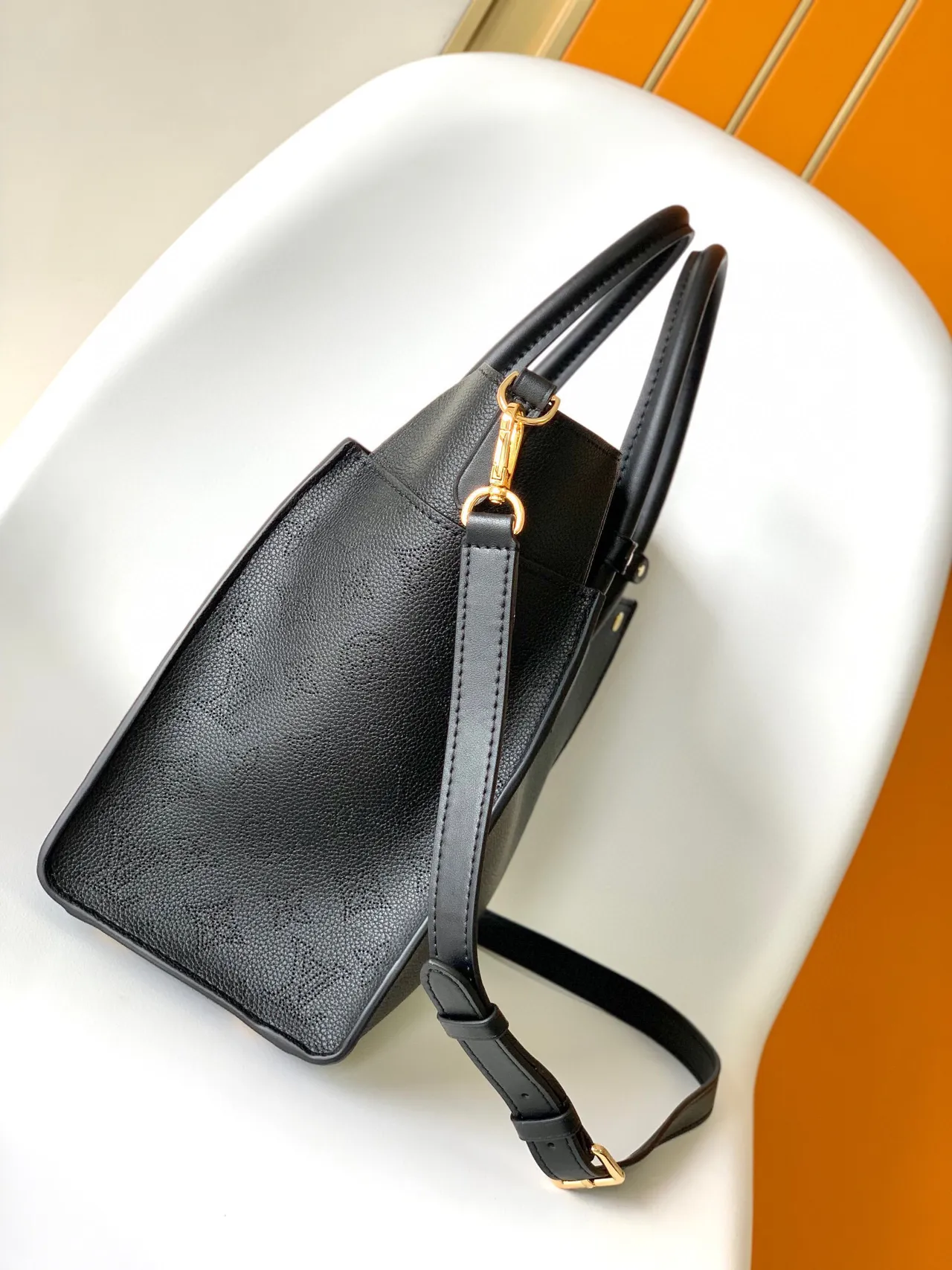 Louis Vuitton Locky Tote Sac en Cuir Noir Grainé avec Ferrures Dorées Sac Tote 5