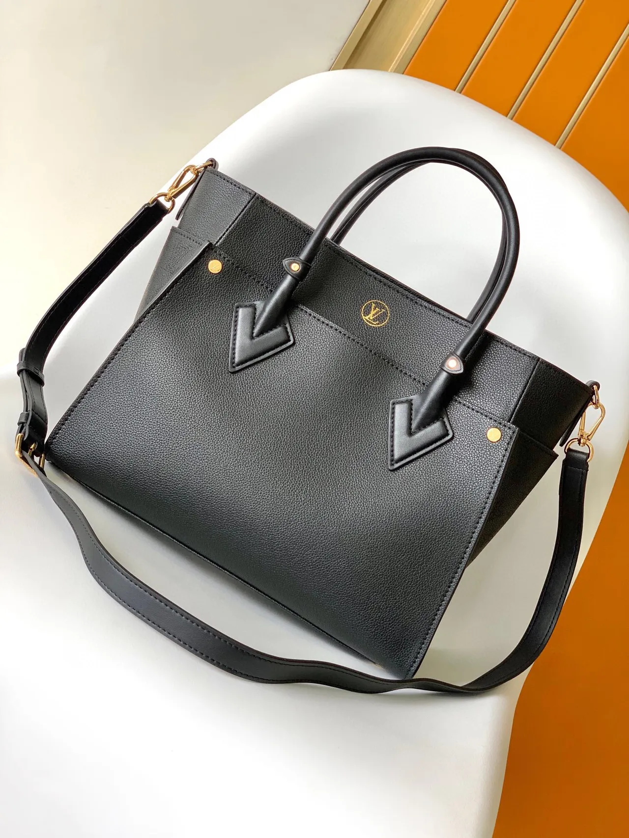 Louis Vuitton Locky Tote Sac en Cuir Noir Grainé avec Ferrures Dorées Sac Tote 6