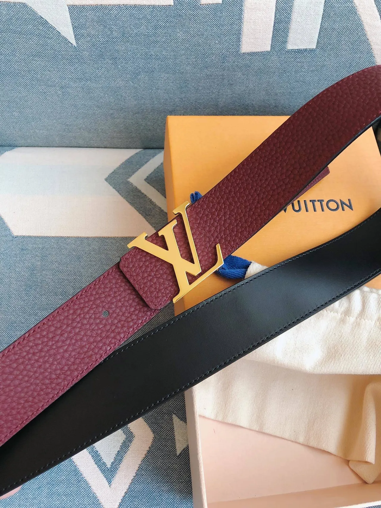 Louis Vuitton LV Belt بورجوندي جلد مقشر بكل ذهبي اللون حزام جلد 4